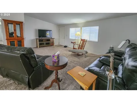 161 S Comstock Avenue Sutherlin OR 97479