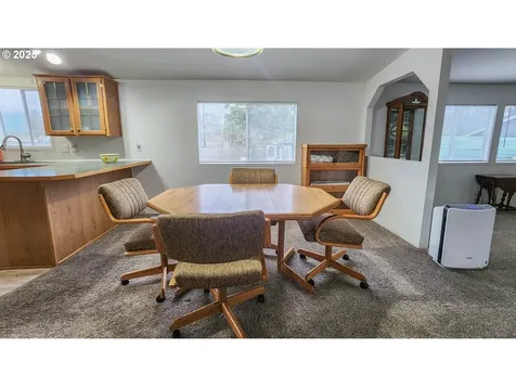 161 S Comstock Avenue Sutherlin OR 97479