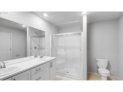 2403 Sawtelle Drive Woodburn OR 97071