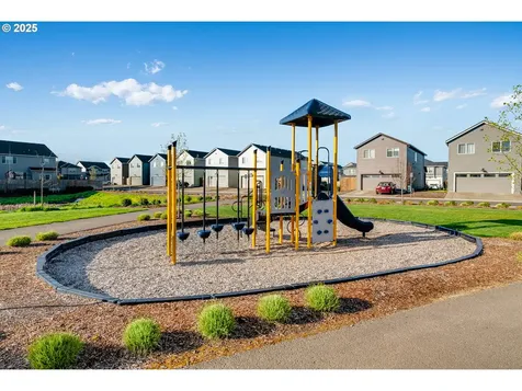 2403 Sawtelle Drive Woodburn OR 97071