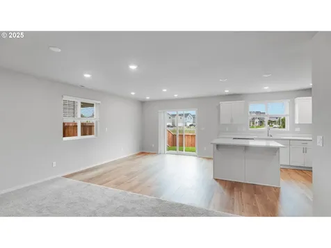 2403 Sawtelle Drive Woodburn OR 97071