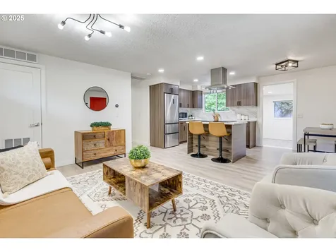 3711 N Alaska Place Portland OR 97217