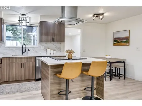 3711 N Alaska Place Portland OR 97217