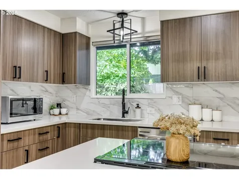 3711 N Alaska Place Portland OR 97217