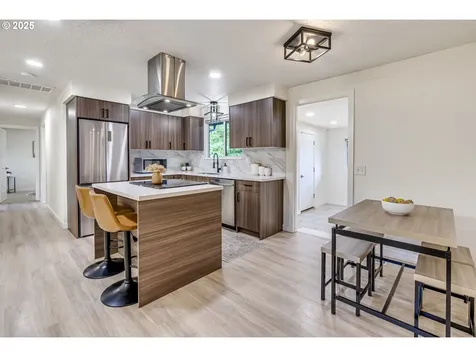 3711 N Alaska Place Portland OR 97217