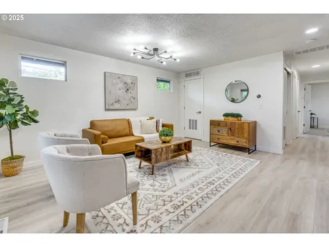 3711 N Alaska Place Portland OR 97217