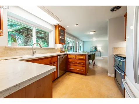 996 Sherwood Place Eugene OR 97401