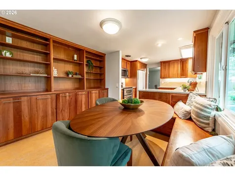 996 Sherwood Place Eugene OR 97401
