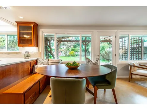 996 Sherwood Place Eugene OR 97401