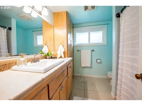 996 Sherwood Place Eugene OR 97401