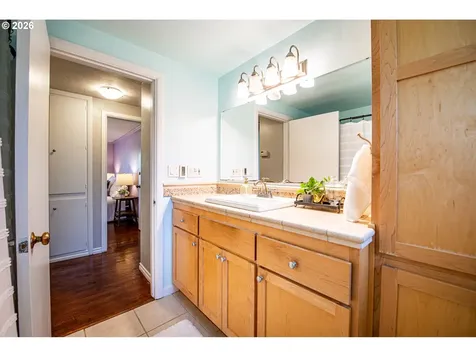 996 Sherwood Place Eugene OR 97401
