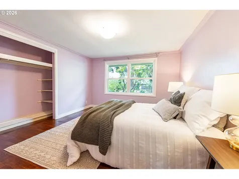 996 Sherwood Place Eugene OR 97401