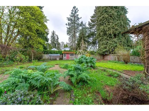 996 Sherwood Place Eugene OR 97401