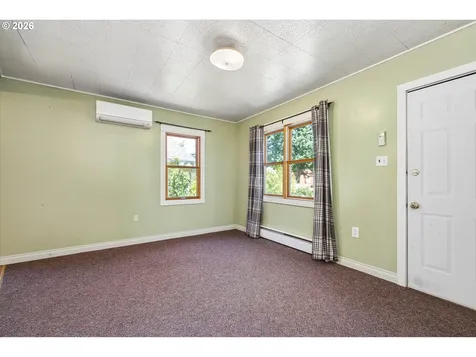 2570 Emerald Street Eugene OR 97403