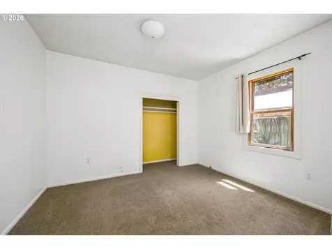 2570 Emerald Street Eugene OR 97403
