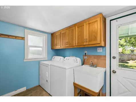 2570 Emerald Street Eugene OR 97403