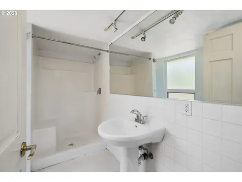 2570 Emerald Street Eugene OR 97403
