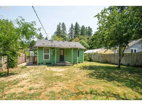 2570 Emerald Street Eugene OR 97403