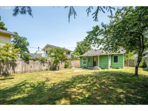2570 Emerald Street Eugene OR 97403