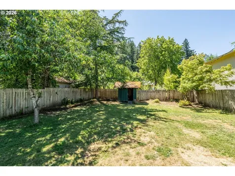 2570 Emerald Street Eugene OR 97403