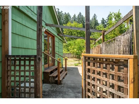 2570 Emerald Street Eugene OR 97403
