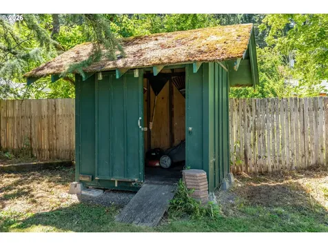 2570 Emerald Street Eugene OR 97403