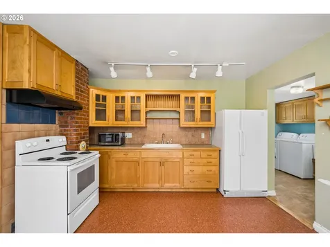 2570 Emerald Street Eugene OR 97403