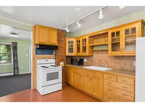 2570 Emerald Street Eugene OR 97403