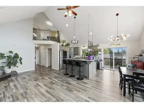 874 N Henry Street Coquille OR 97423