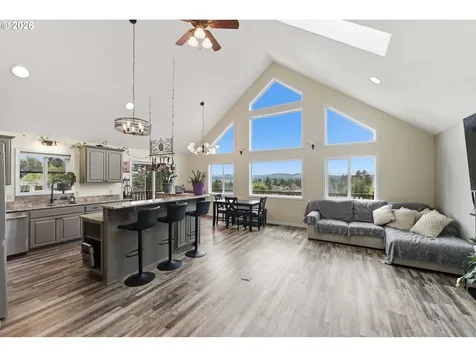 874 N Henry Street Coquille OR 97423