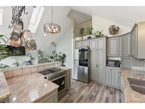 874 N Henry Street Coquille OR 97423