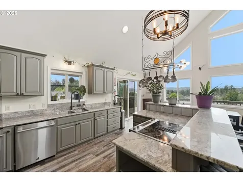 874 N Henry Street Coquille OR 97423