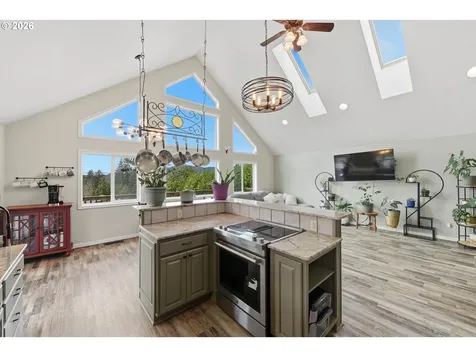 874 N Henry Street Coquille OR 97423