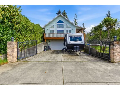 874 N Henry Street Coquille OR 97423