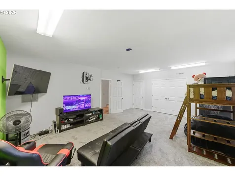874 N Henry Street Coquille OR 97423