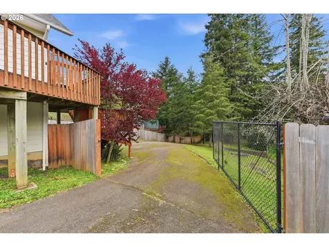 874 N Henry Street Coquille OR 97423