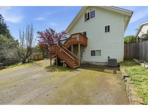874 N Henry Street Coquille OR 97423