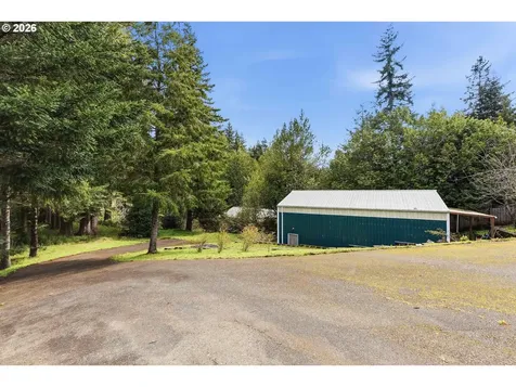 874 N Henry Street Coquille OR 97423