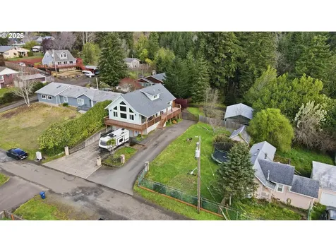 874 N Henry Street Coquille OR 97423