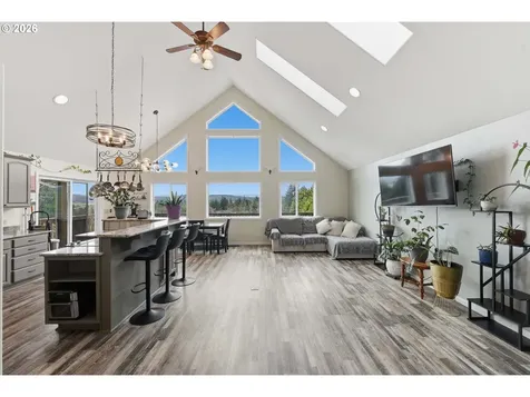 874 N Henry Street Coquille OR 97423
