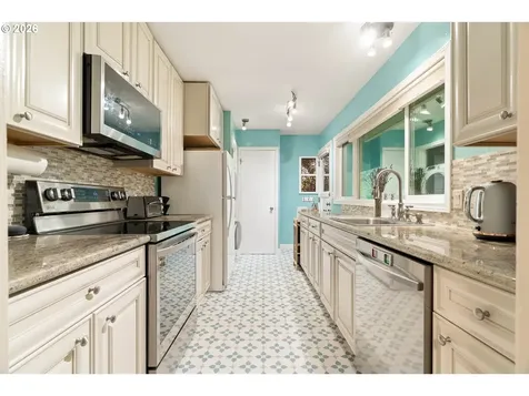 3032 SW Florida Court Portland OR 97219