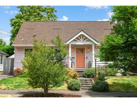 1825 SE Clatsop Street Portland OR 97202