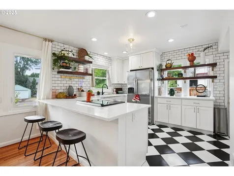 1825 SE Clatsop Street Portland OR 97202