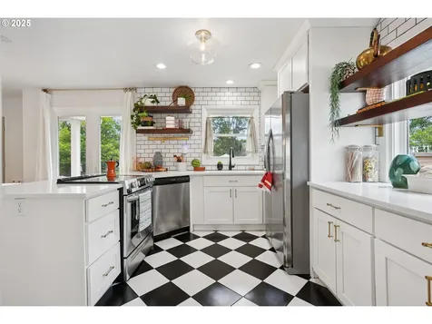 1825 SE Clatsop Street Portland OR 97202