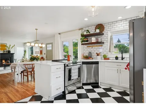 1825 SE Clatsop Street Portland OR 97202