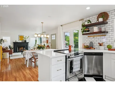 1825 SE Clatsop Street Portland OR 97202