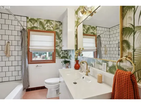 1825 SE Clatsop Street Portland OR 97202