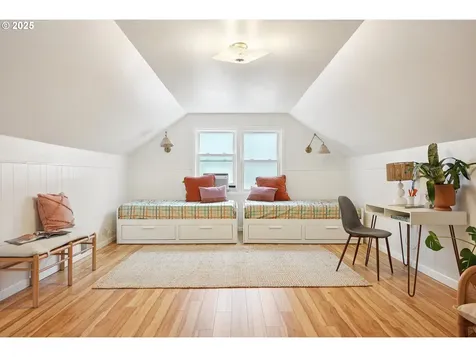 1825 SE Clatsop Street Portland OR 97202