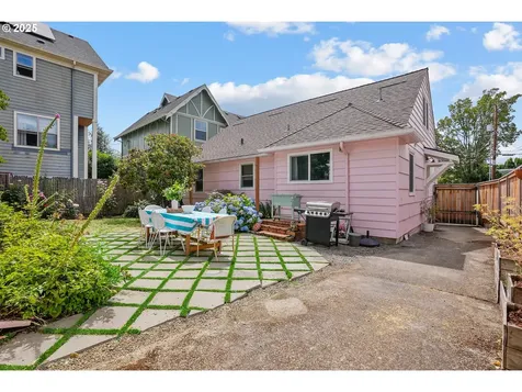 1825 SE Clatsop Street Portland OR 97202