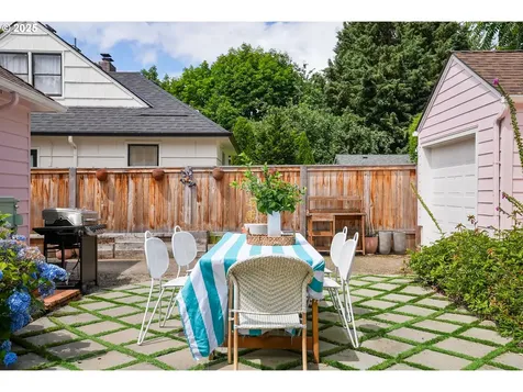 1825 SE Clatsop Street Portland OR 97202